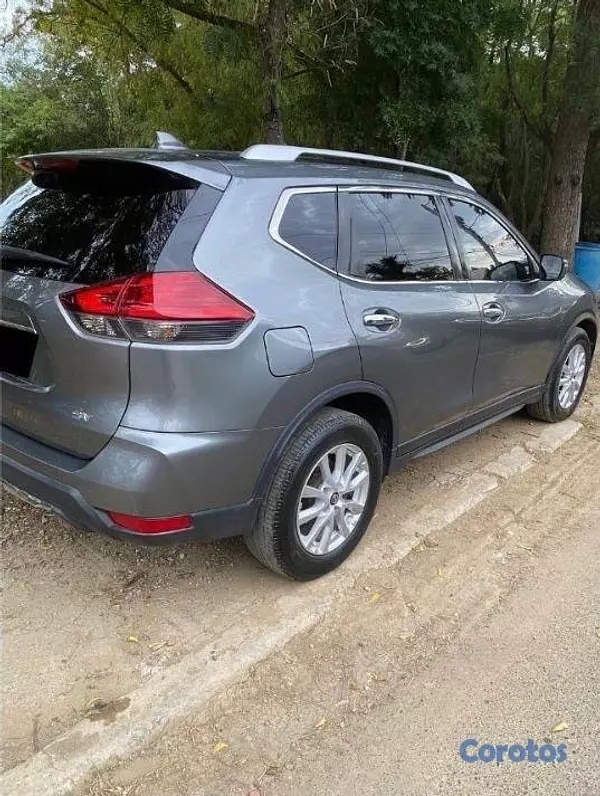 jeepetas y camionetas - Nissan ROGUÉ SV 2017 la más nueva 12