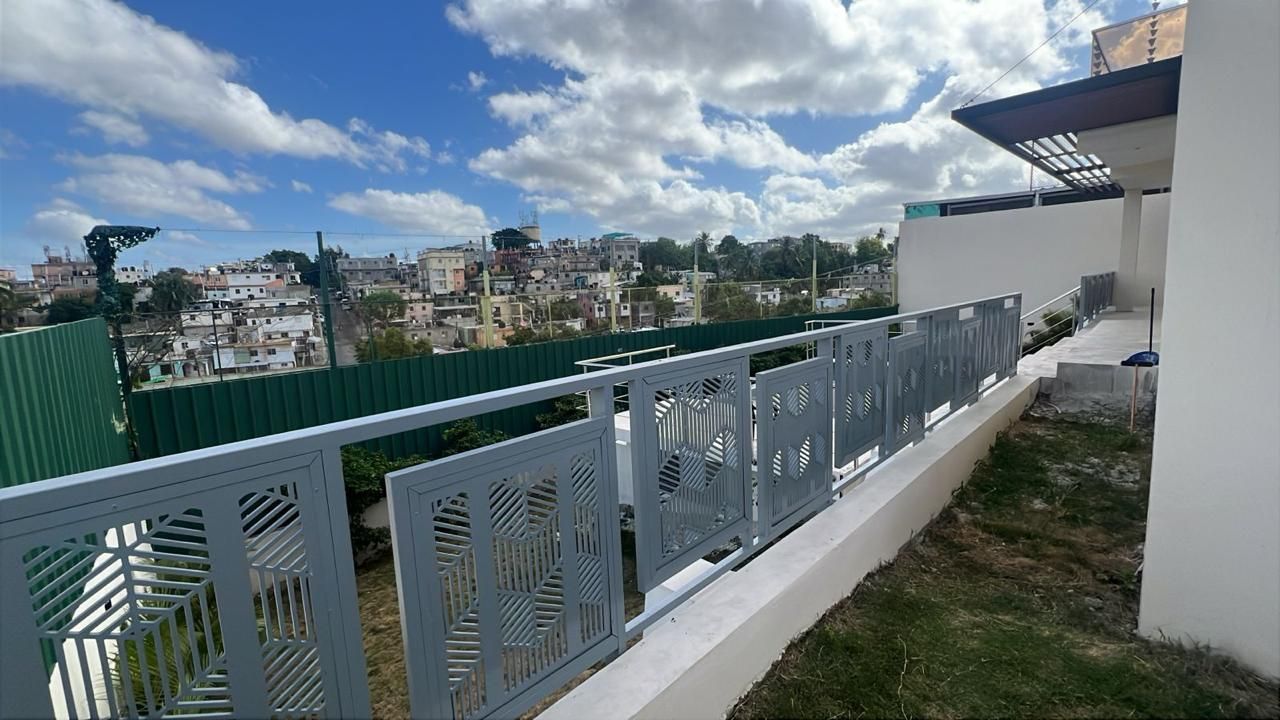 casas - Casa de 4 habitaciones , moderna ,cómoda y amplia  0