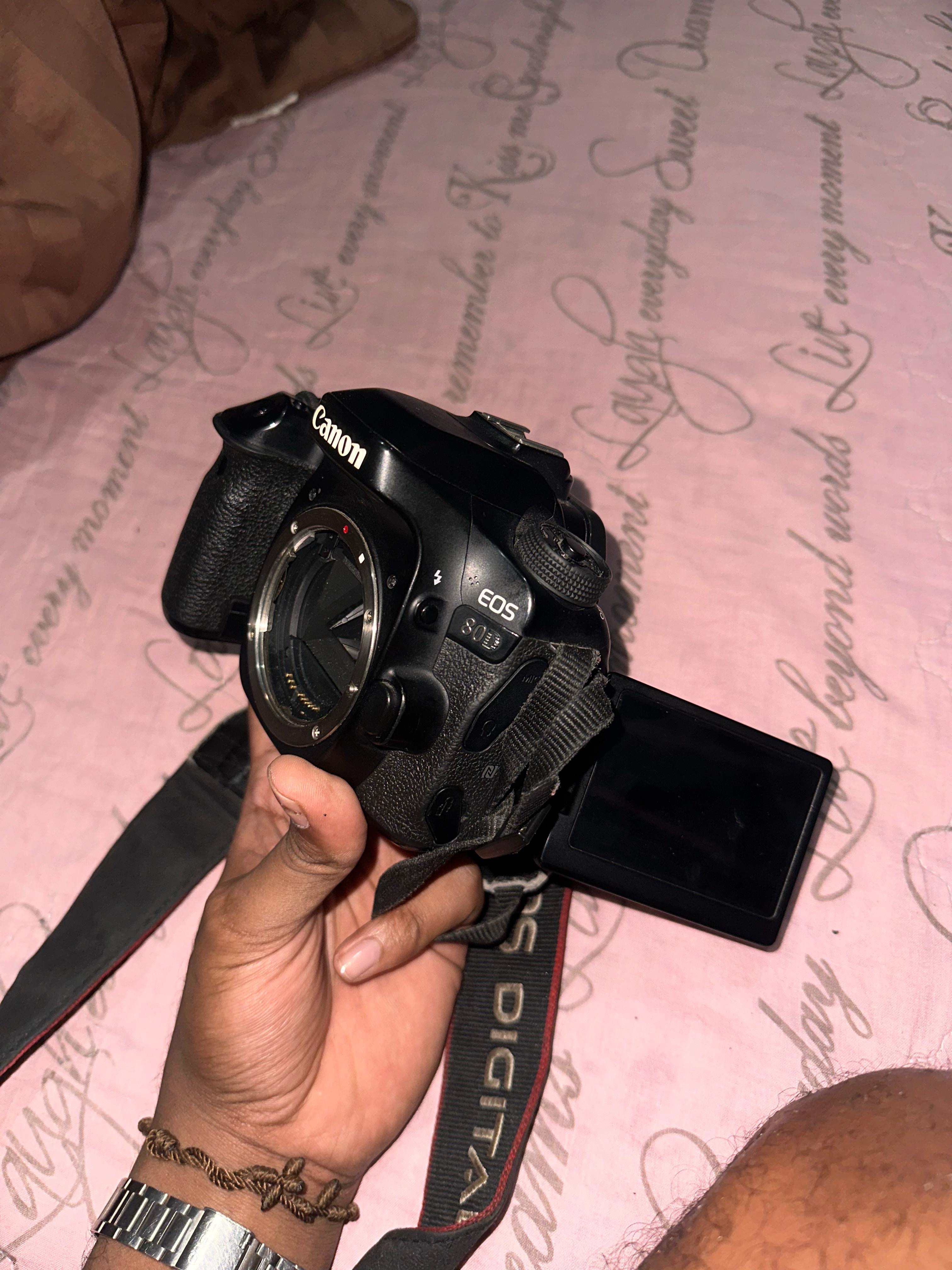 camaras y audio - Canon EOS 80D 2