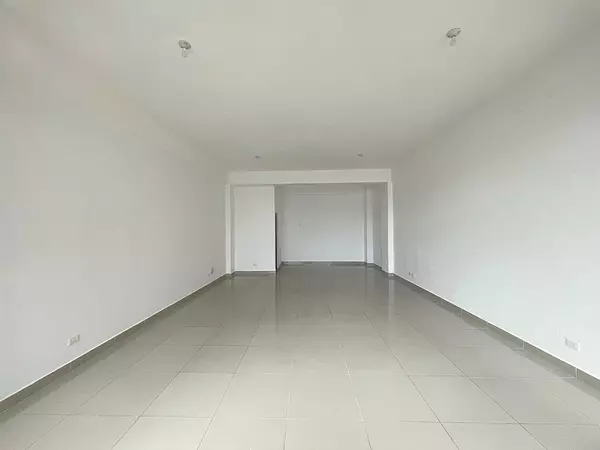 oficinas y locales comerciales - Local céntrico amplio  2