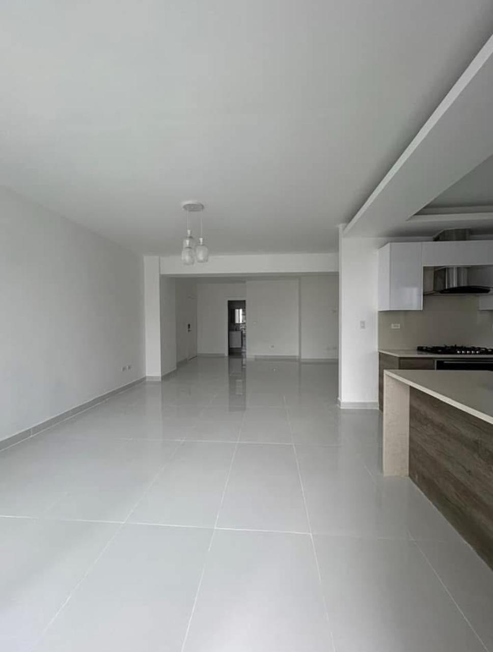 apartamentos - Vendo Urb real puso 11 tres habitaciones con baño  1
