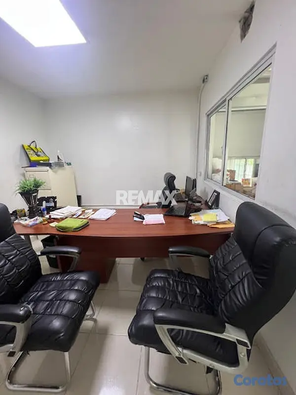 oficinas y locales comerciales - Local comercial de 700mt2 en alquiler en Altos de  17