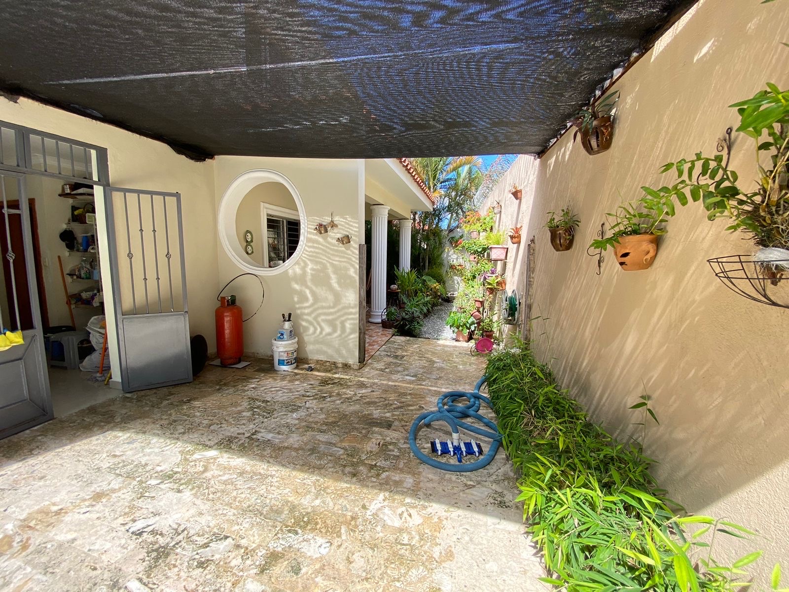 casas - venta de casa con piscina en altos de Arroyo hondo Distrito nacional con 350mts 3