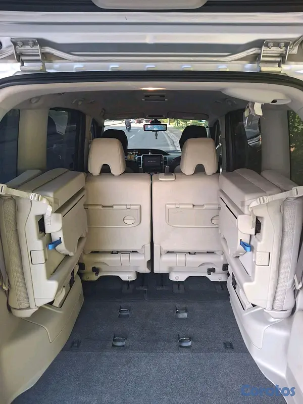 jeepetas y camionetas - Nissan serena 2019 5