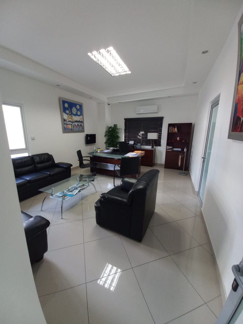 apartamentos - SIN INTERMEDIARIO VENDO EDIFICIO EN EL DISTRITO NACIONAL ESCRIBENOS MAS INF 7