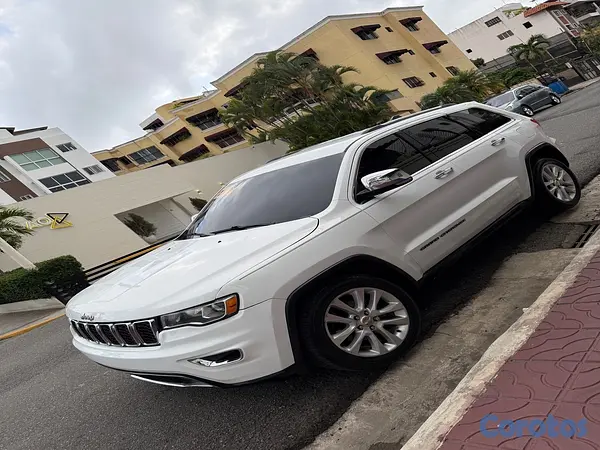 jeepetas y camionetas - Vendo jeep Grand cherokee 2017 12