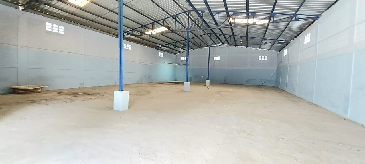 oficinas y locales comerciales - 🔵Alquilo Nave  600 mts prox al km 16 Aut. Duarte 