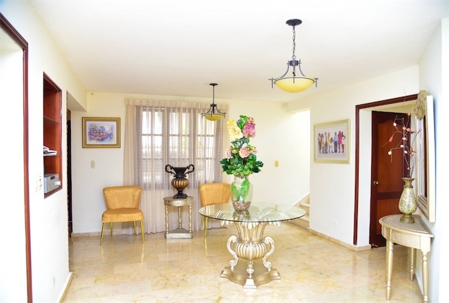 casas - Venta de casa en el exclusivo sector de Viejo Arroyo Hondo Distrito Nacional
