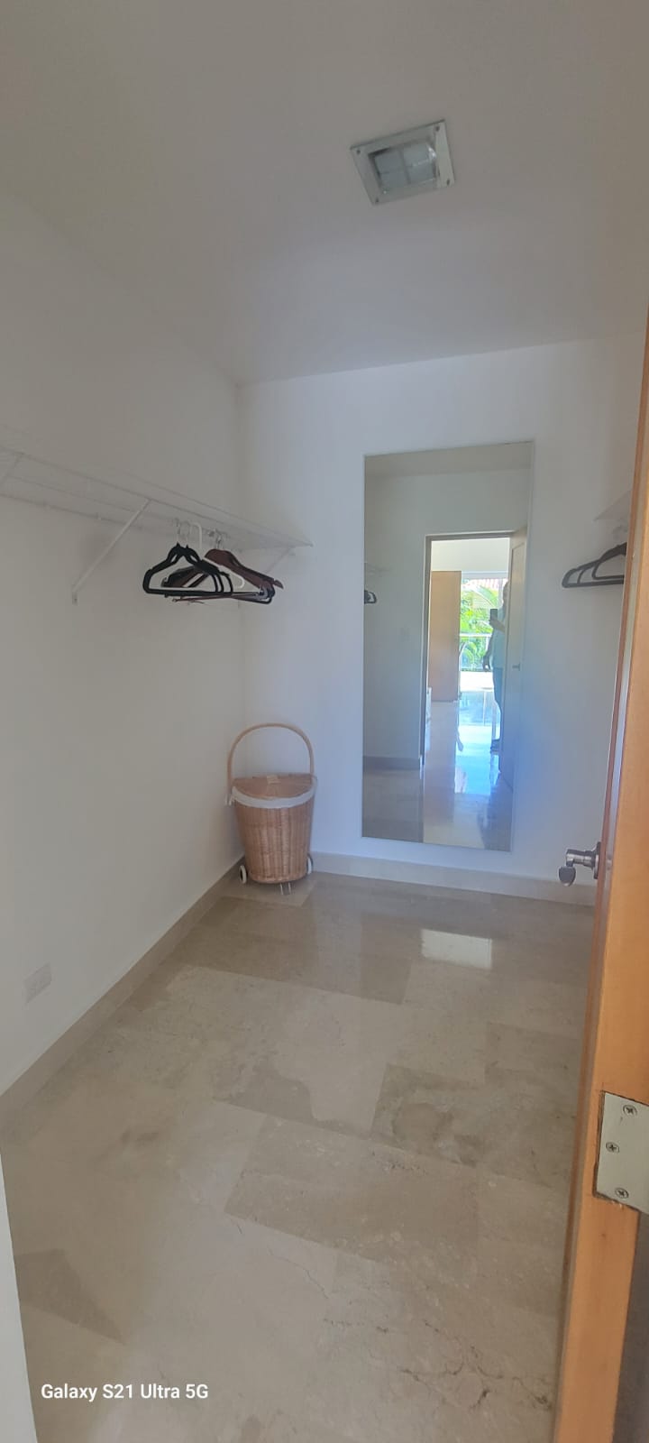 casas vacacionales y villas - Villa de 2 Niveles con 4 Habitaciones En Metro 3