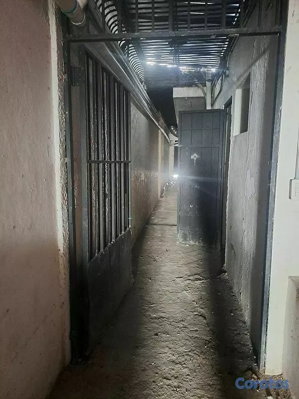 oficinas y locales comerciales - 🔵Alquilo Local 200 mts 1er piso en Julieta 5