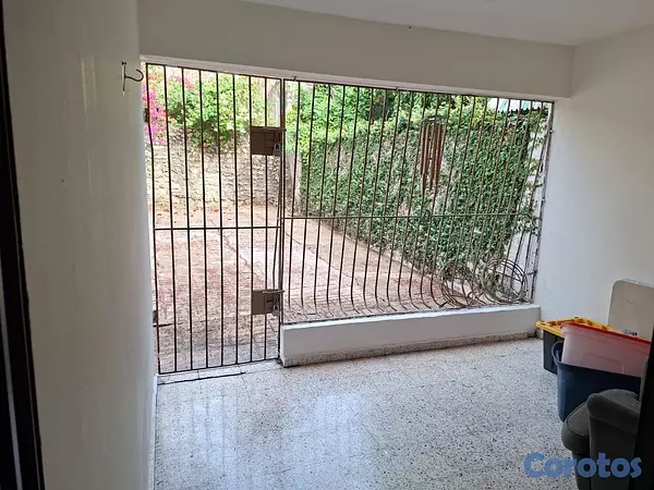 casas - Vendo Casa en el Residencial Puerta de Hierro, Santo Domingo  5