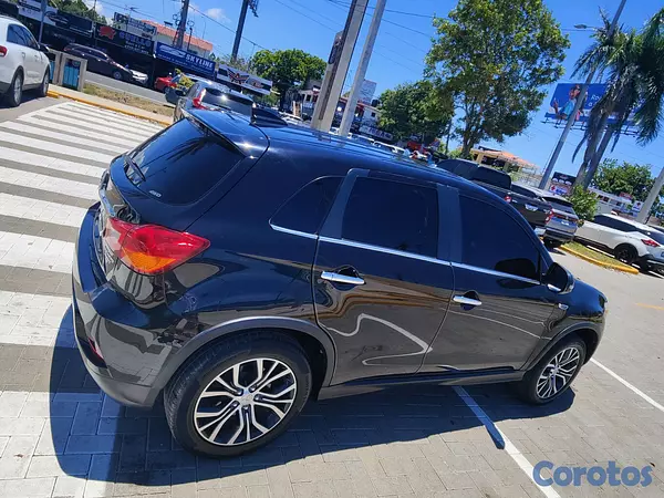 jeepetas y camionetas - Mitsubishi Outlander 4