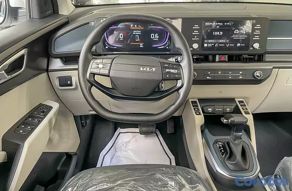 jeepetas y camionetas - Kia Carens 2026 9