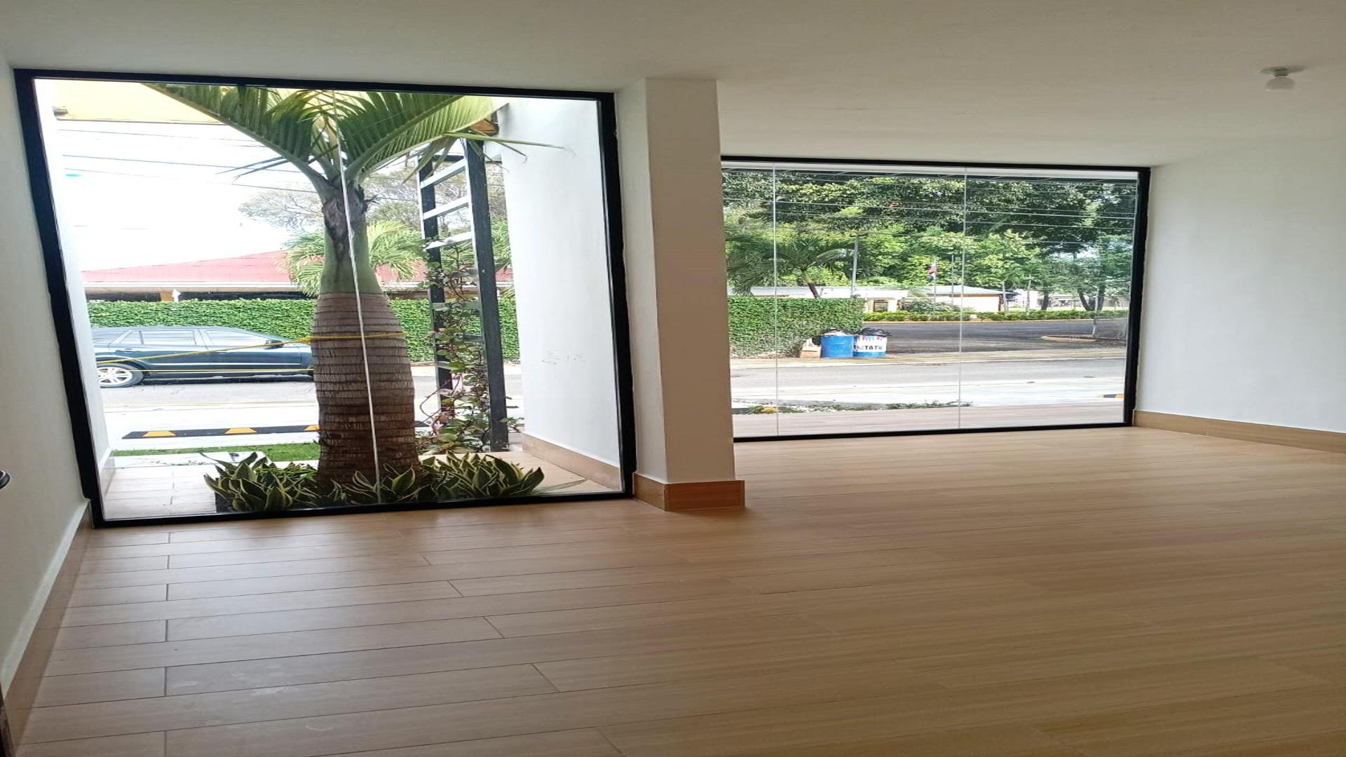 oficinas y locales comerciales - Plaza Comercial en Alquiler - La Vega 0