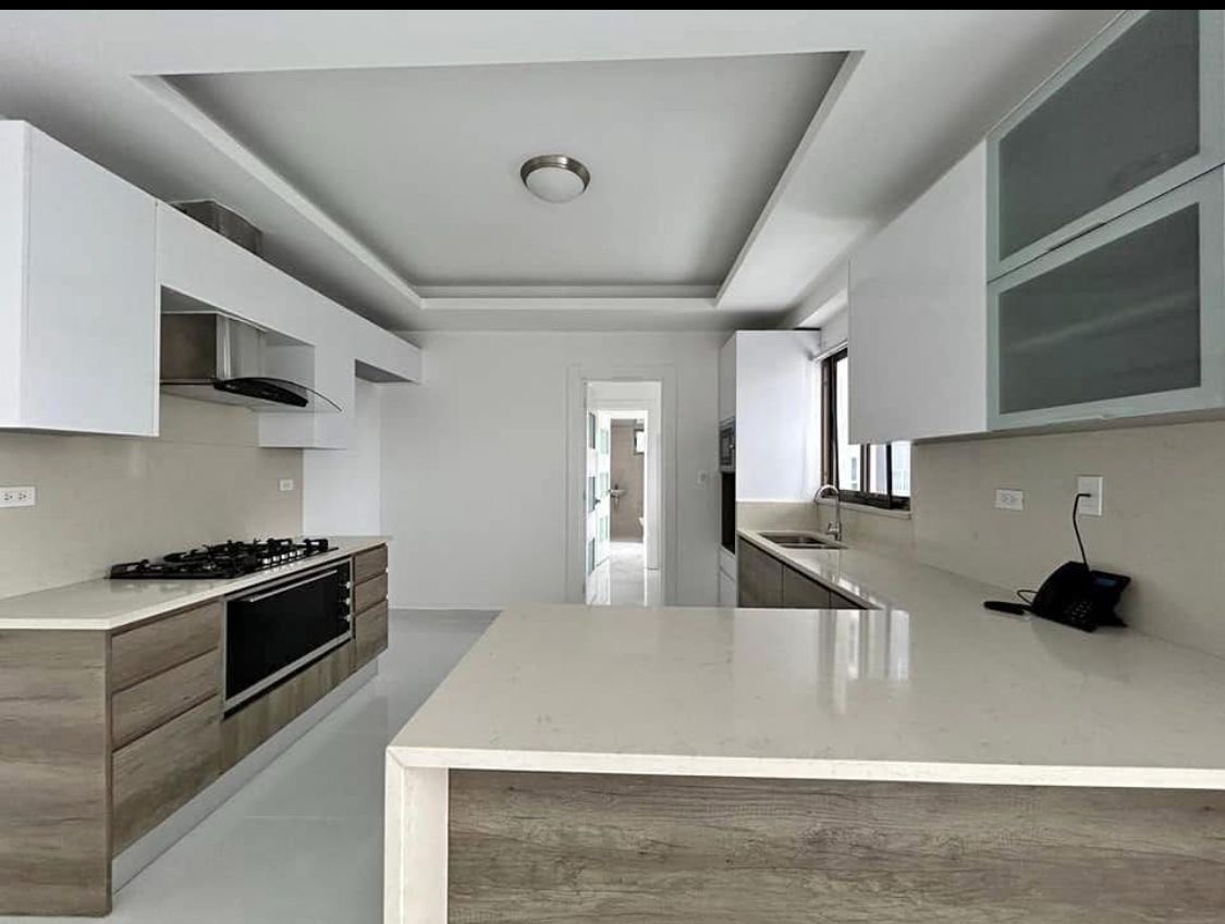 apartamentos - Vendo Urb real puso 11 tres habitaciones con baño  3
