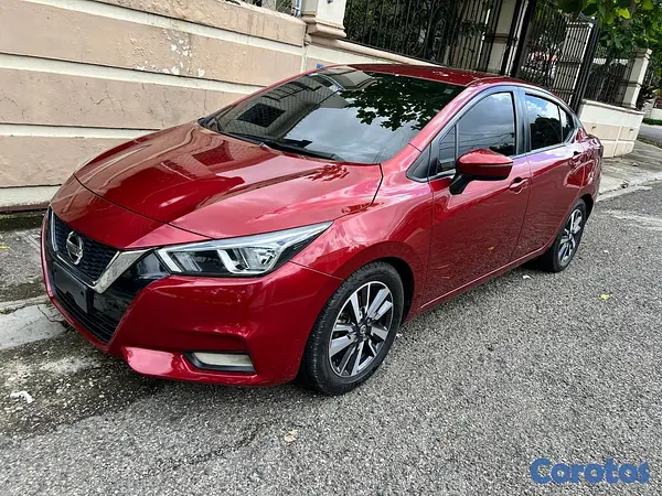 carros - Nissan versa rojo  2