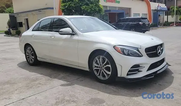 carros - Mercedes Benz C300 2018 3
