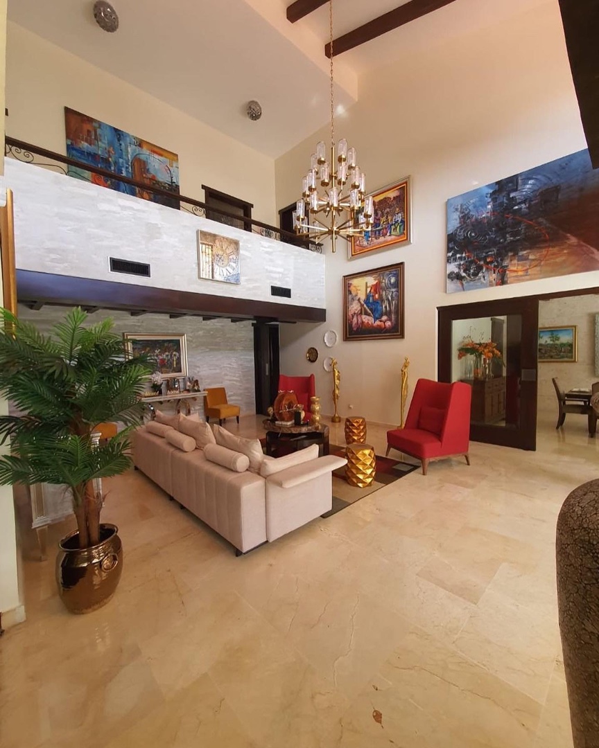 casas - Venta de maravillosa casa de lujo en Julieta morales Distrito Nacional de 800mts 2