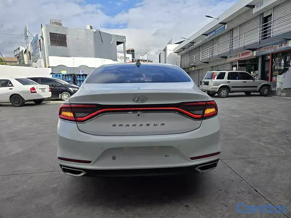 carros - HYUNDAI GRANDEUR 2018 BLANCO 9