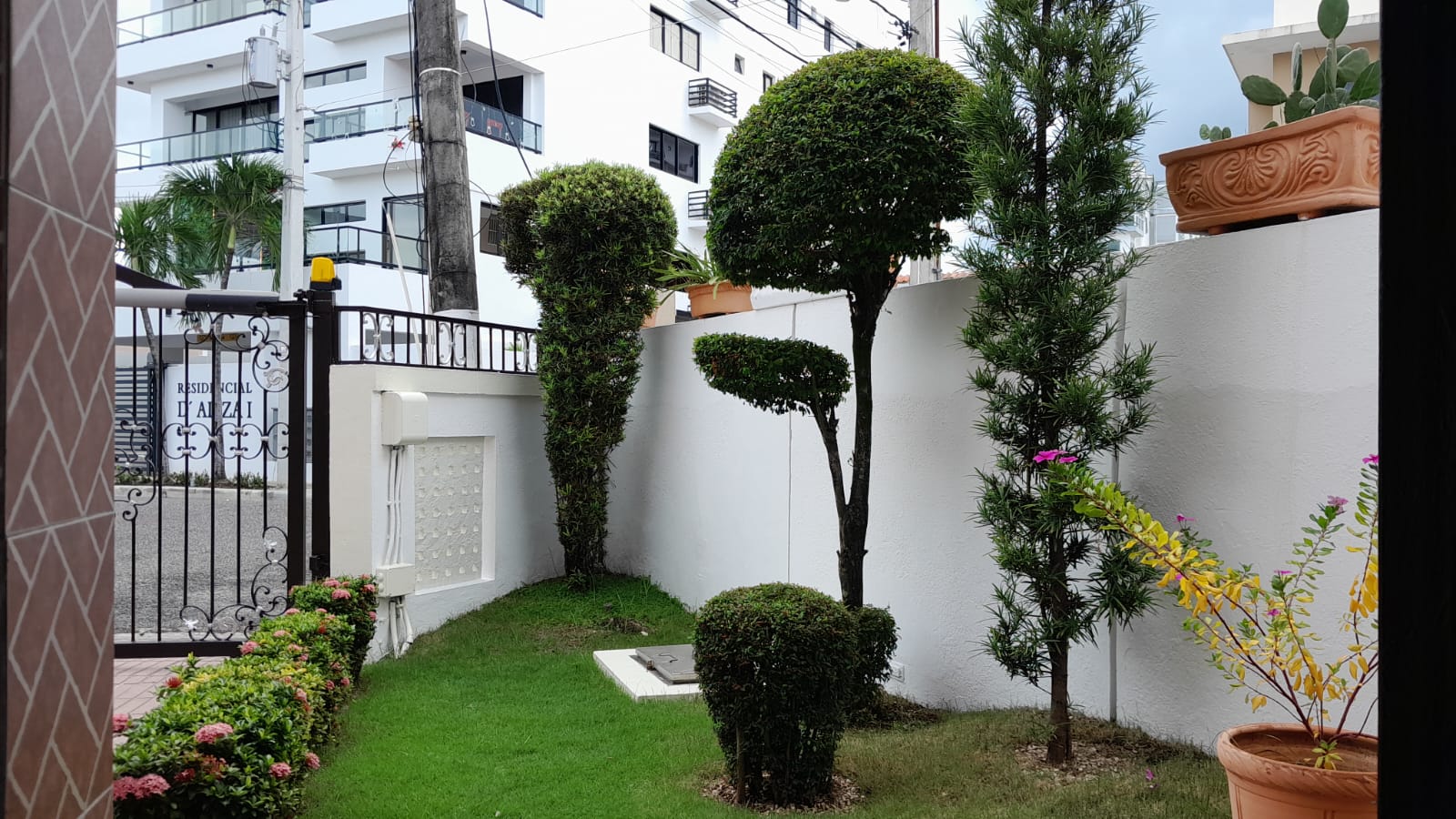 casas - RENTO  Casa  Familiar en Urbanización Fernández. 6