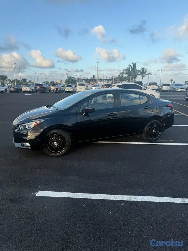 carros - nissan versa 2020 4