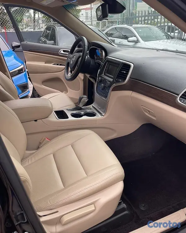 jeepetas y camionetas - JEEP GRAND CHEROKEE LAREDO 2016 9