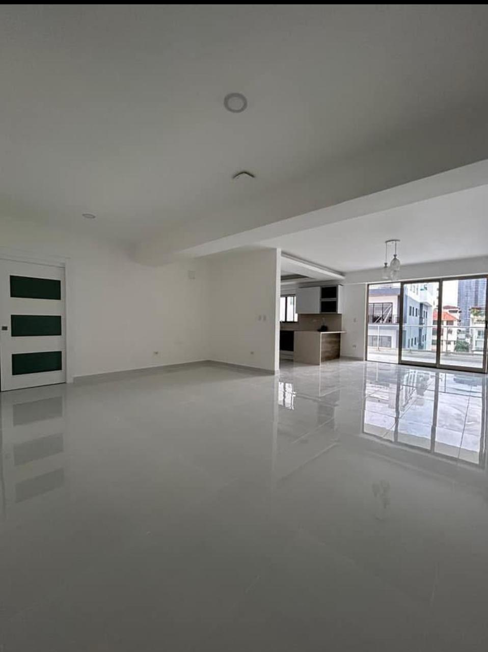 apartamentos - Vendo Urb real puso 11 tres habitaciones con baño  4