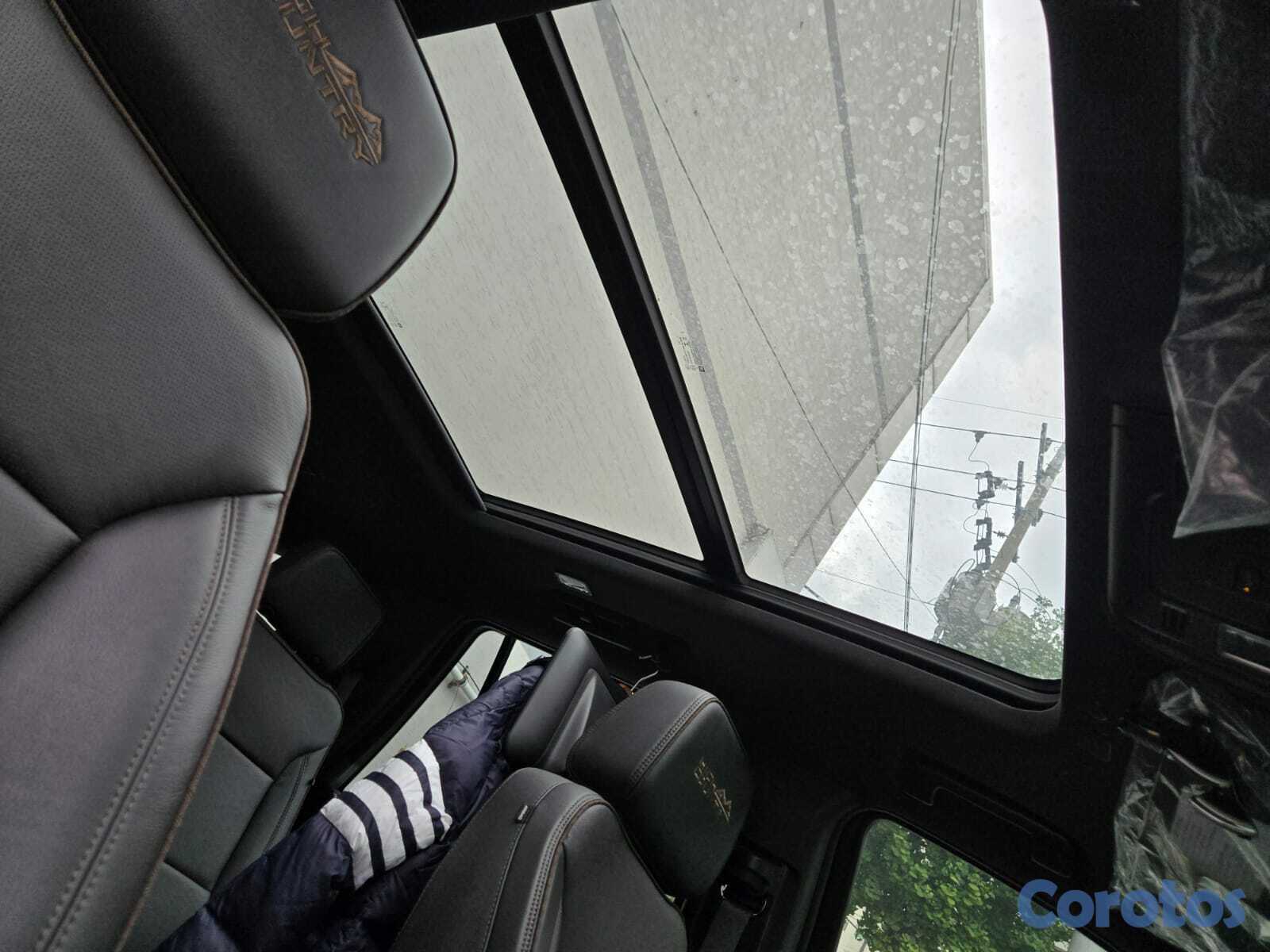 jeepetas y camionetas - CHEVROLET TAHOE HIGHCOUNTRY 2023 NEGRO GASOLINA 9