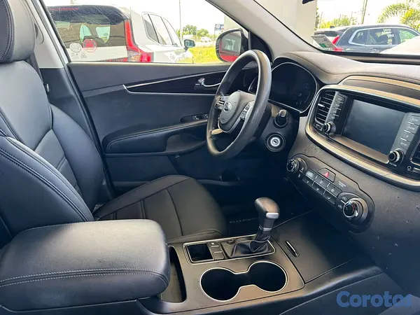 jeepetas y camionetas - 2020 kia Sorento lx clean carfax  3