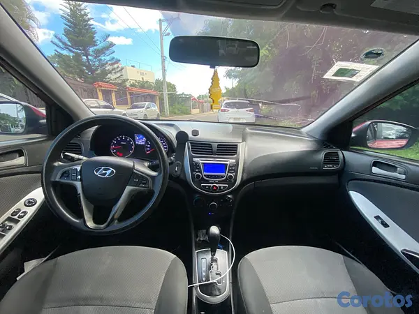 carros - Hyundai Accent 2012 3