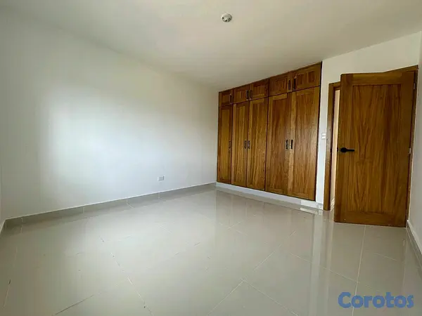 apartamentos - SE VENDE HERMOSO Y ESPACIOSO PRIMER NIVEL EN AVE. HISPANOAMERICANA, SANTIAGO 4