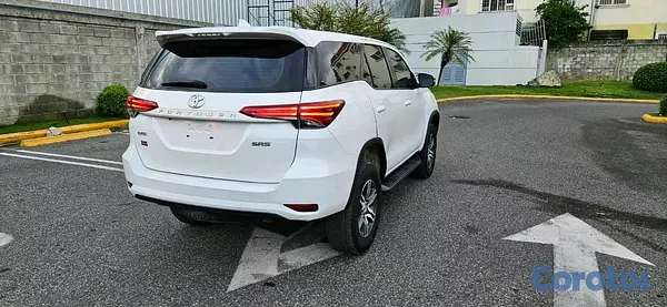 jeepetas y camionetas - Toyota fortuner 2018  4