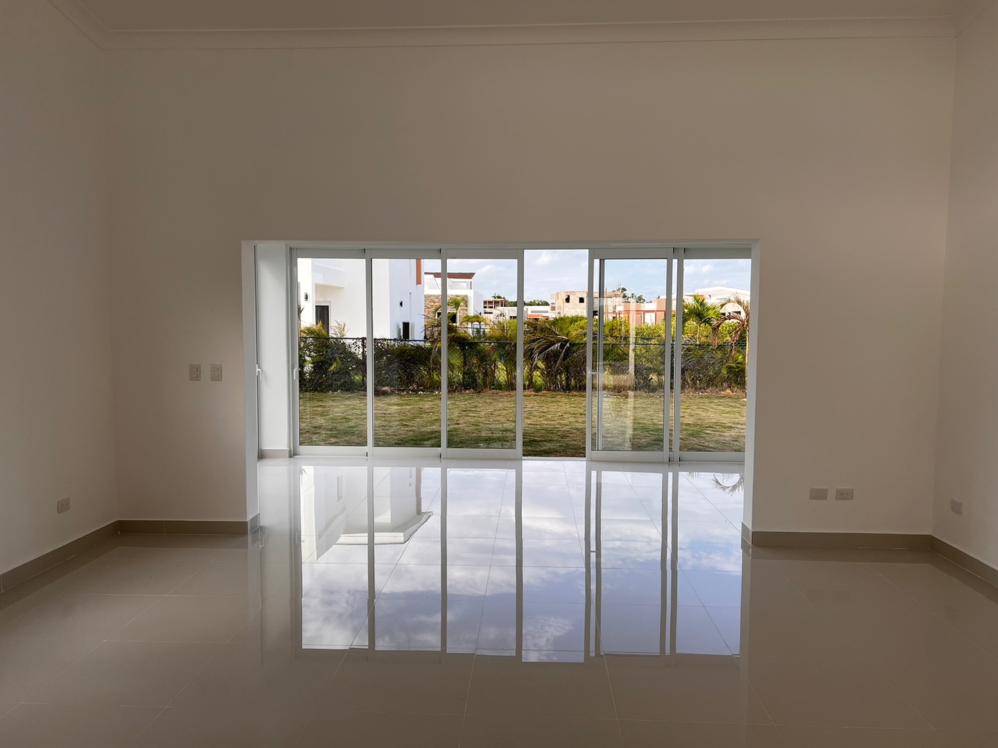 casas - Venta de Villa en vista cana punta cana con 442mts zona turística RD 4