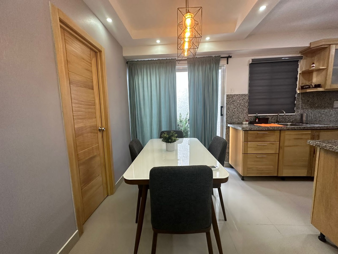 apartamentos - Vendo Independencia primer nivel klm 9 ,
 7