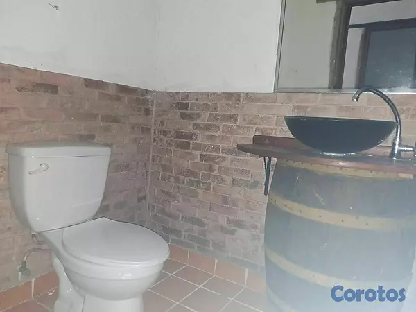 oficinas y locales comerciales - 🔵Alquilo Local 200 mts 1er piso en Julieta 7