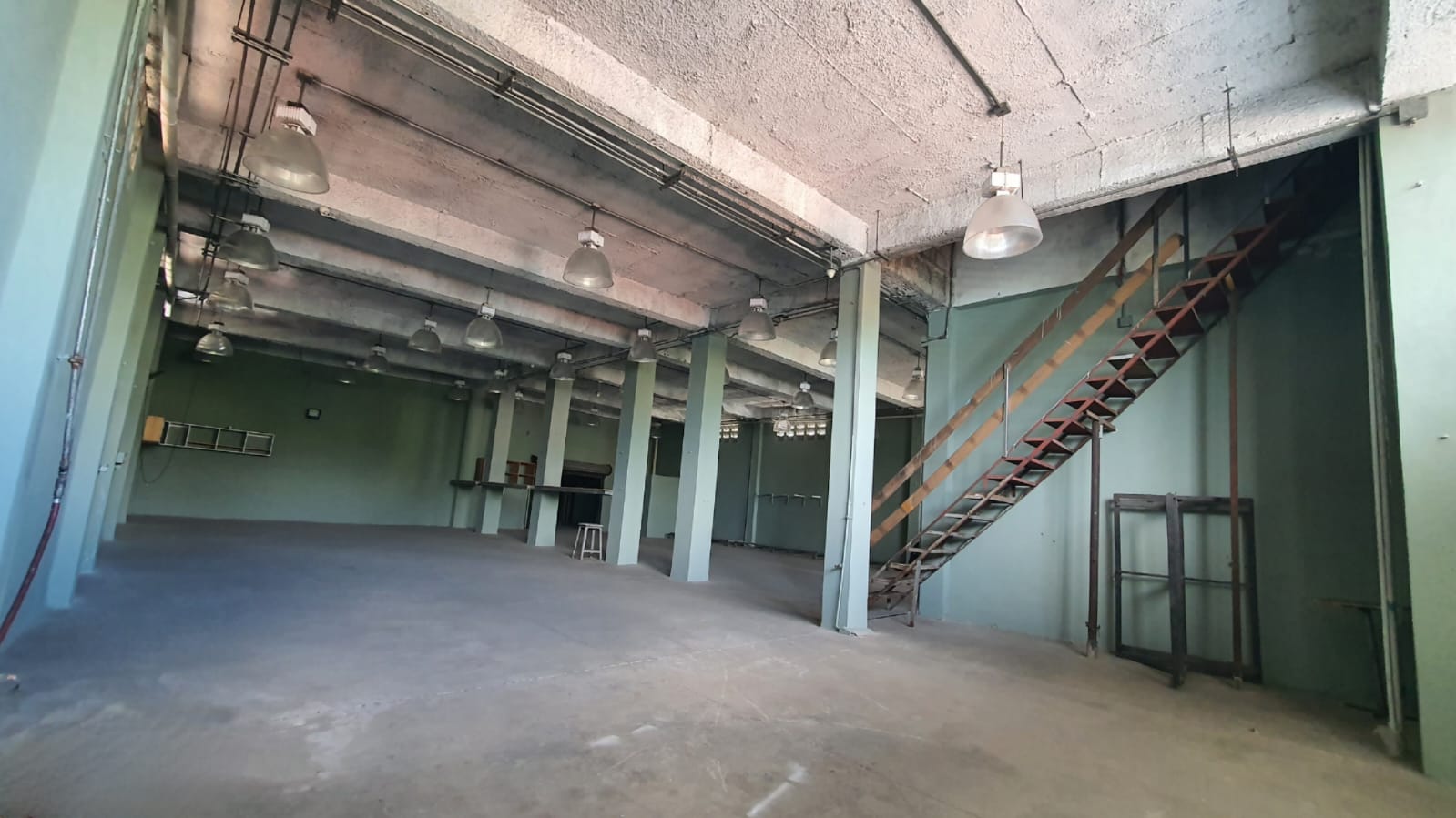 oficinas y locales comerciales - Alquilo Nave 1,500 metros en San Carlos 7