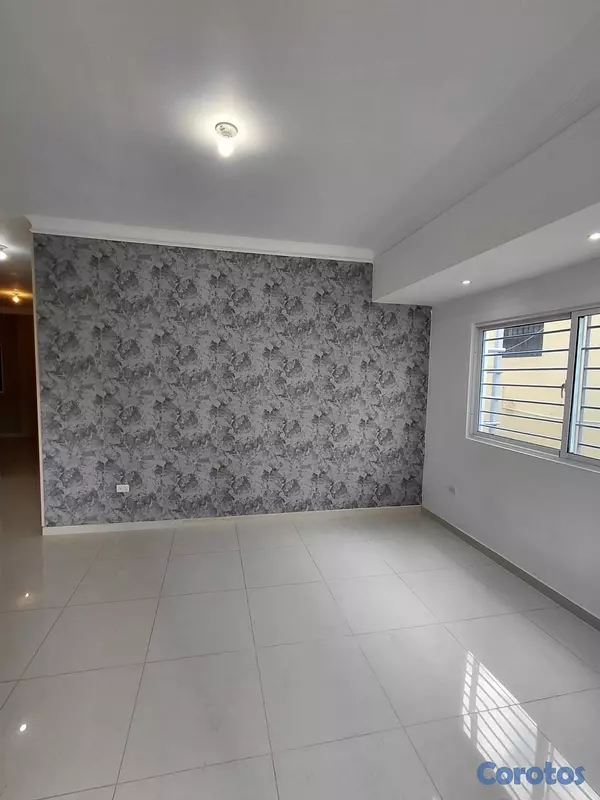 apartamentos - alquiló segundo nivel Evaristo Morales tres habitaciones 2.5 baños dos parqueos  8