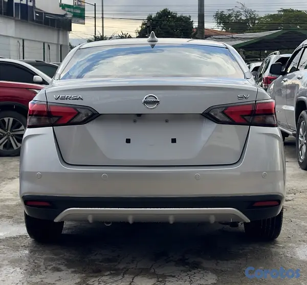 carros - Nissan Versa SV 2021
 6