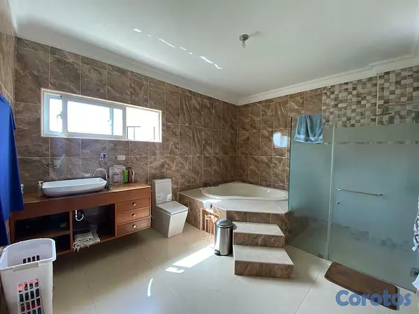 apartamentos - Casa de 2 niveles en venta en residencial colinas del oeste, Santo Domingo 8