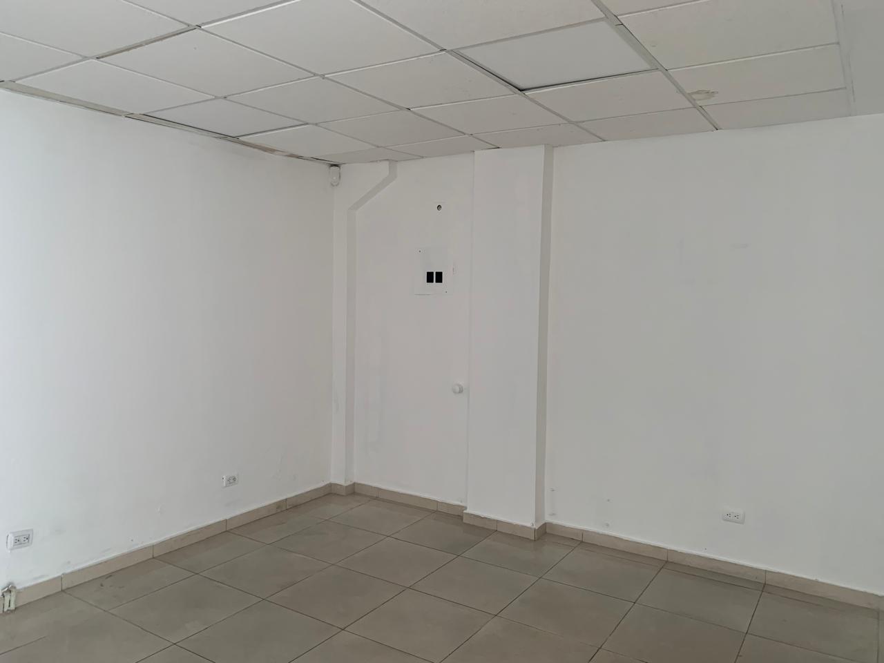 oficinas y locales comerciales - 🔵Alquilo local 2do piso  82 mts en piantini 1