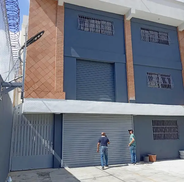 oficinas y locales comerciales - Propiedad amplia en la Fe 7