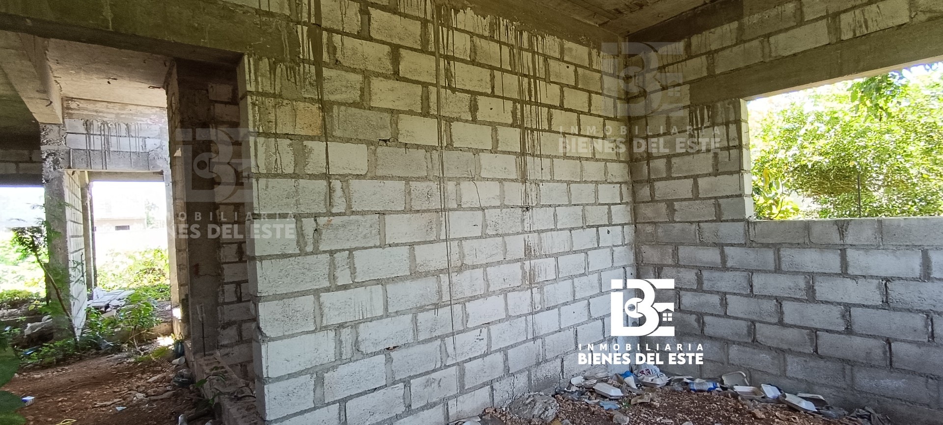 casas - VENDO... Amplia Mejora Con Su Titulo en Residencial Naime Etapa Tres, San Pedro  9