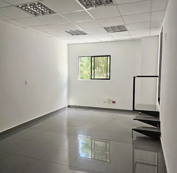 oficinas y locales comerciales - Local céntrico en los prados  6