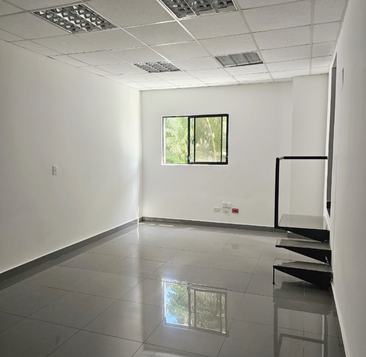 oficinas y locales comerciales - Local céntrico en los prados  5