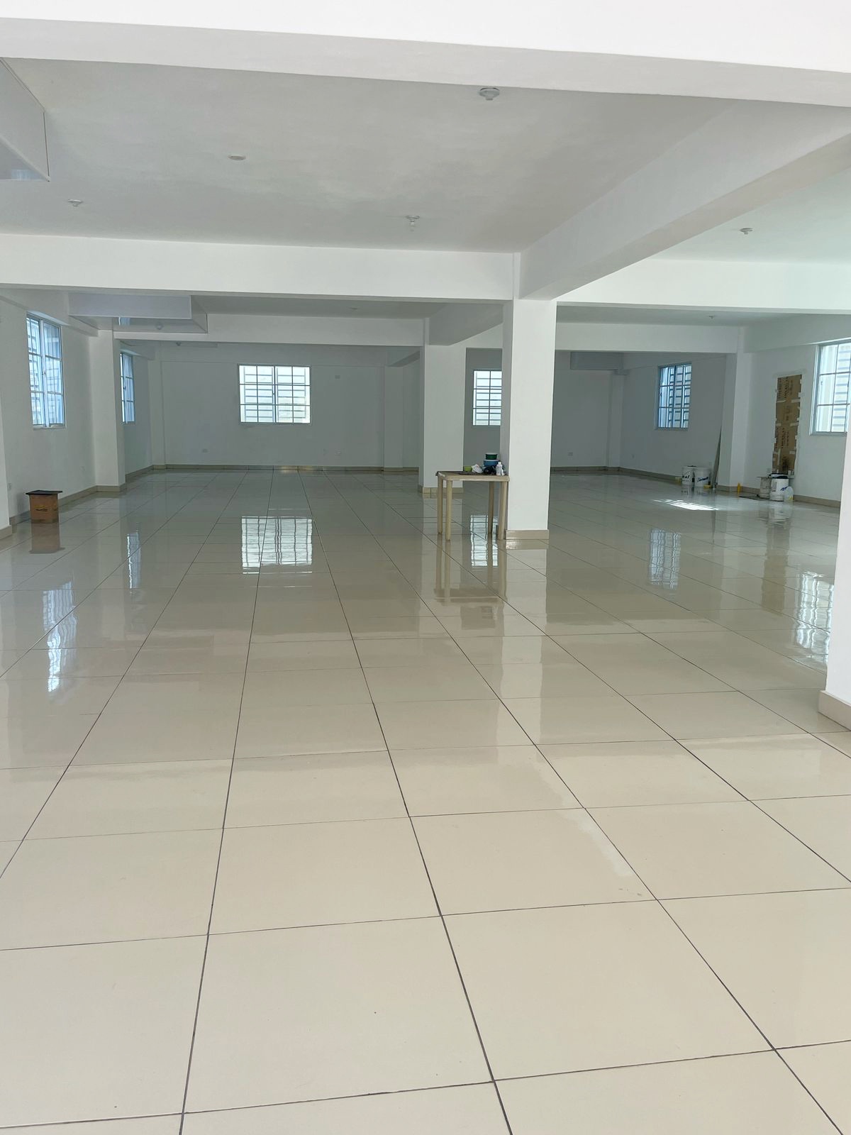 oficinas y locales comerciales - Local céntrico en Primer nivel  3