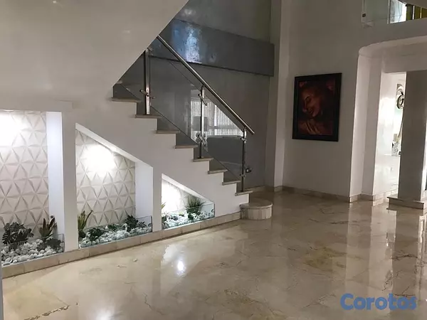 apartamentos - vendo Ph de tres niveles los cacicazgos 5 habitaciones con su baño 4 parqueos  11