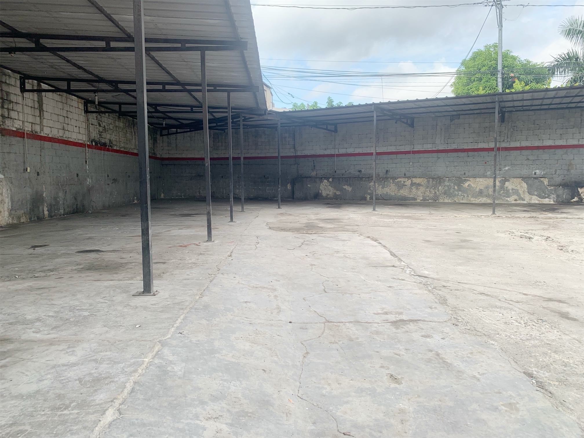 oficinas y locales comerciales - Local amplio en Arroyo hondo  4