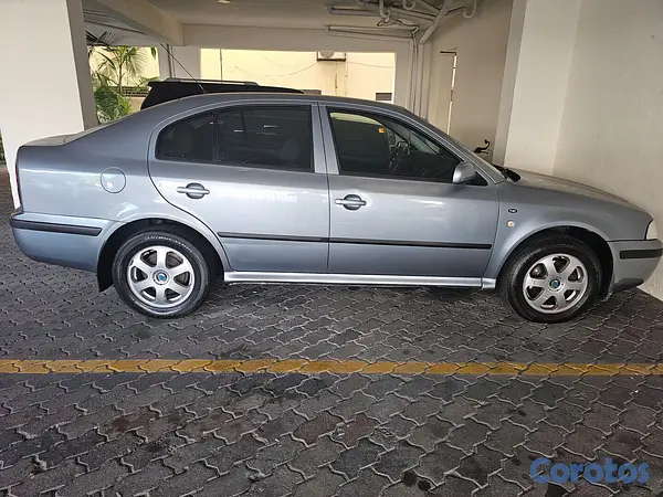 carros - VENTA  CARRO SKODA  10