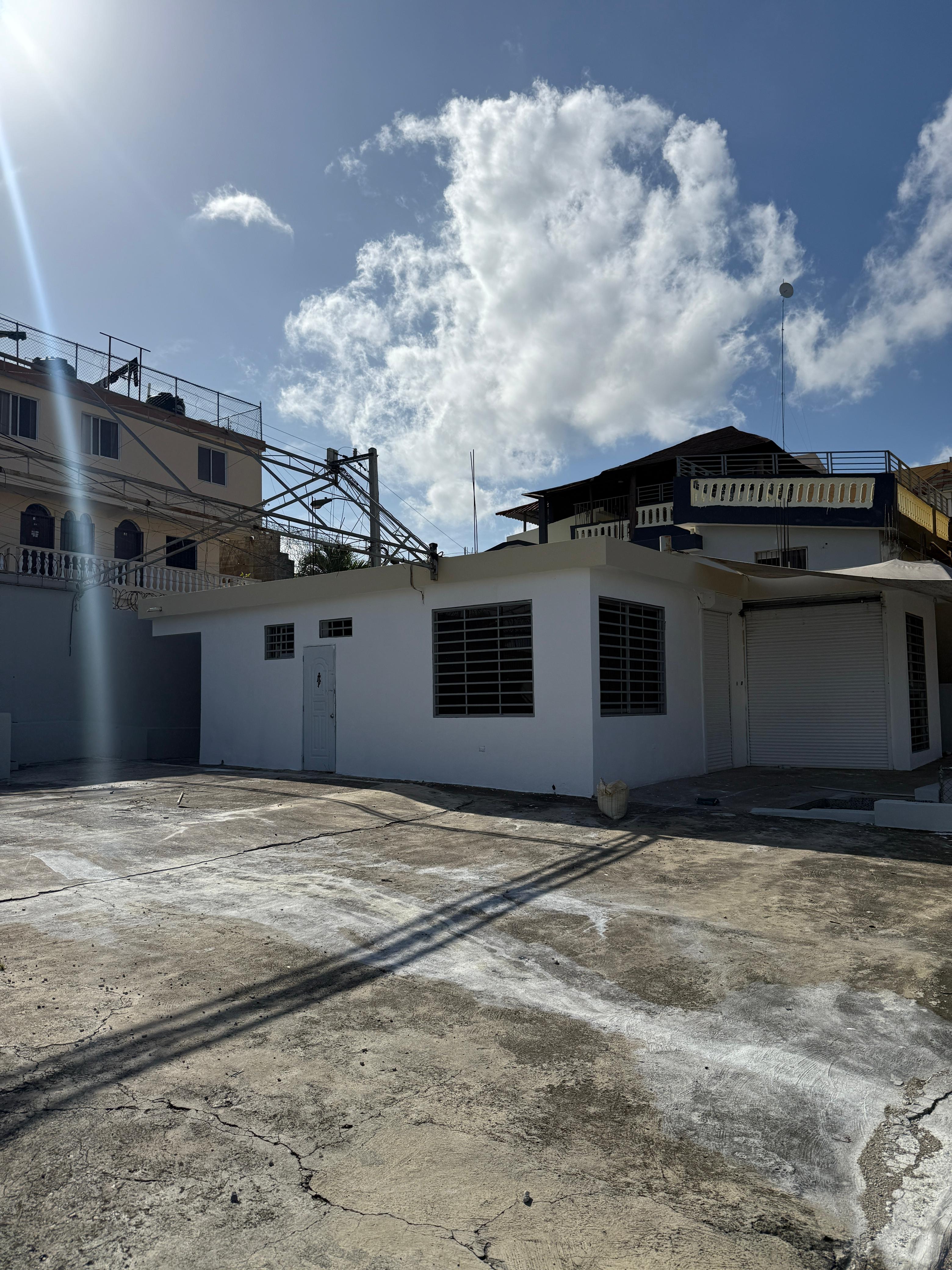 oficinas y locales comerciales - 🏡 *EN VENTA - Propiedad Comercial Estratégica* 📍