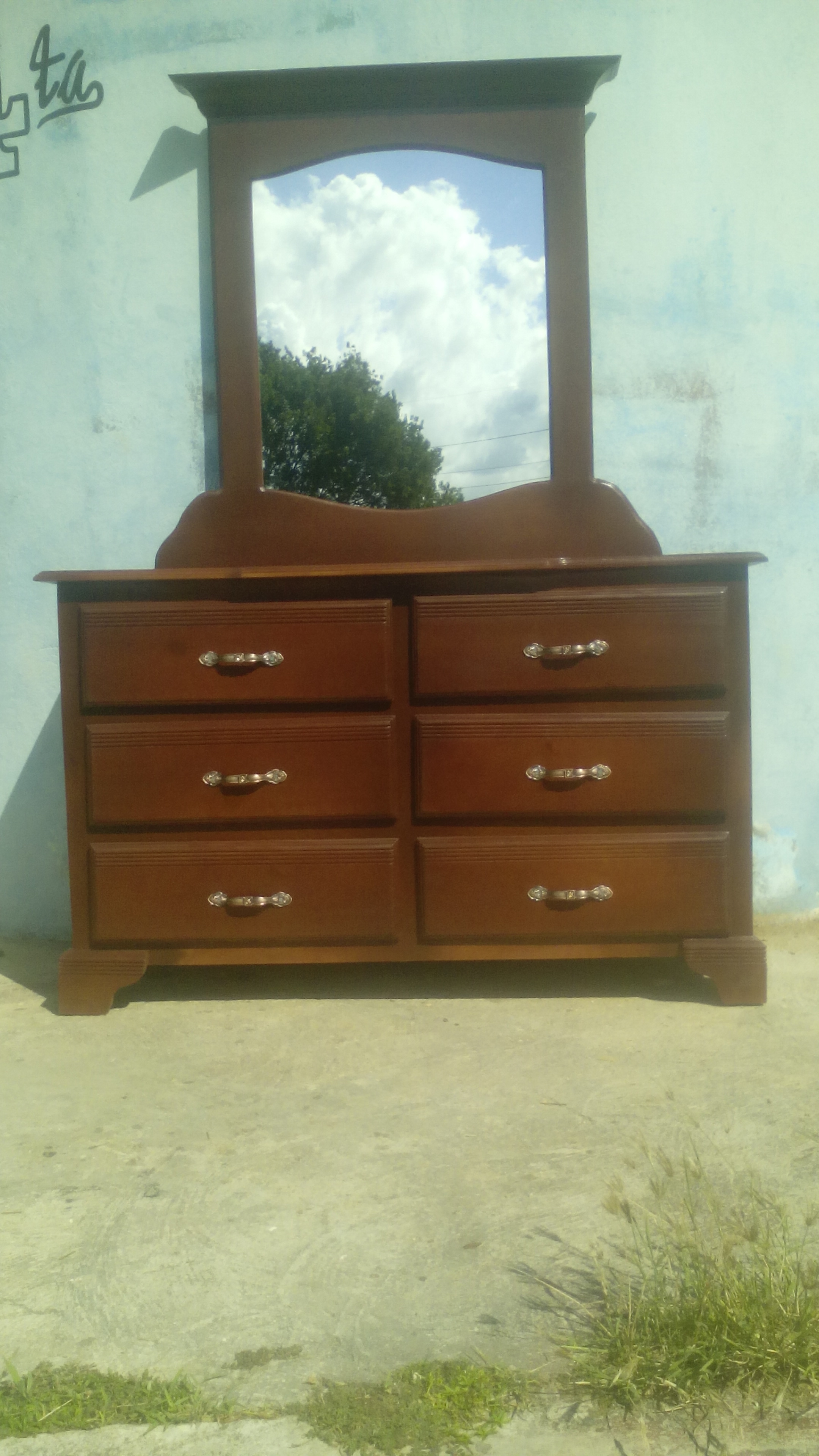 muebles y colchones - Gavetero de seis gavetas color caoba en madera  1